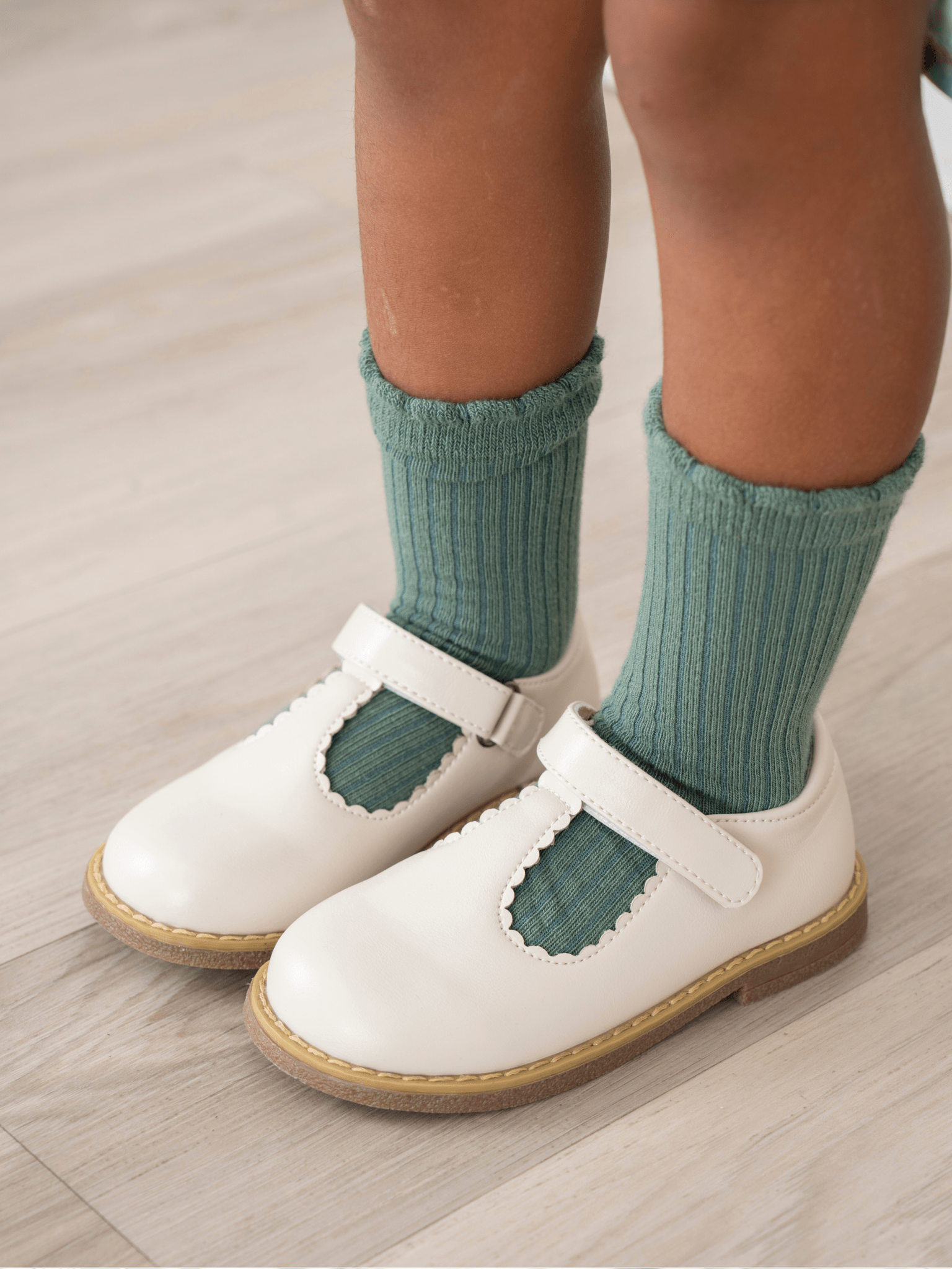 Scallop Hem Crew Socks - Marie Nicole Clothing