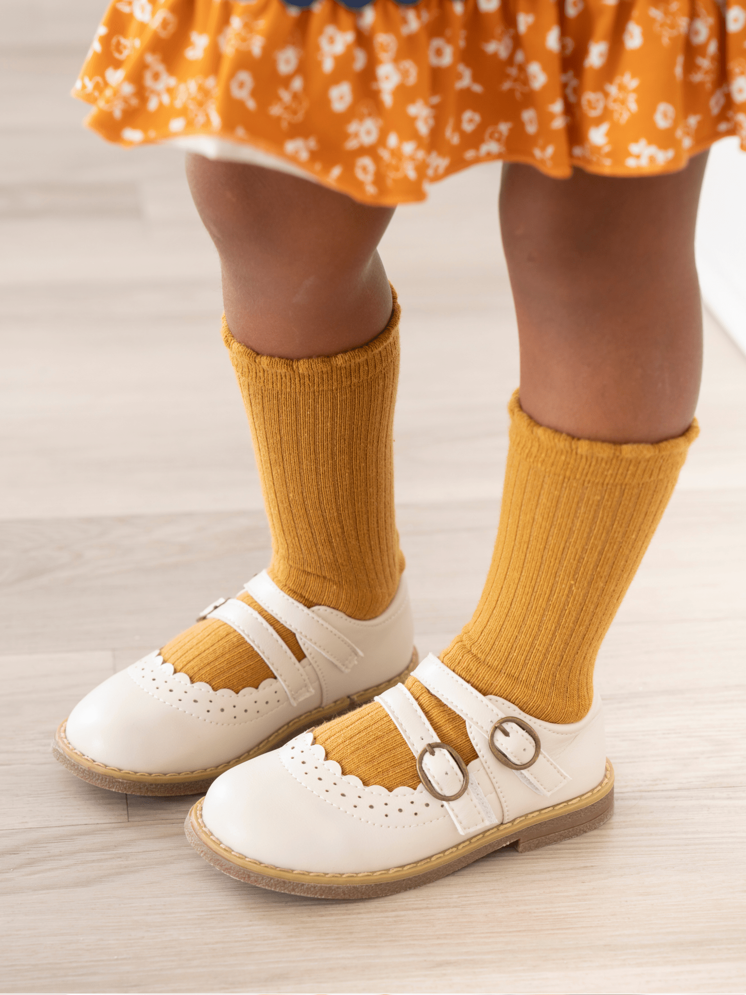 Scallop Hem Crew Socks - Marie Nicole Clothing