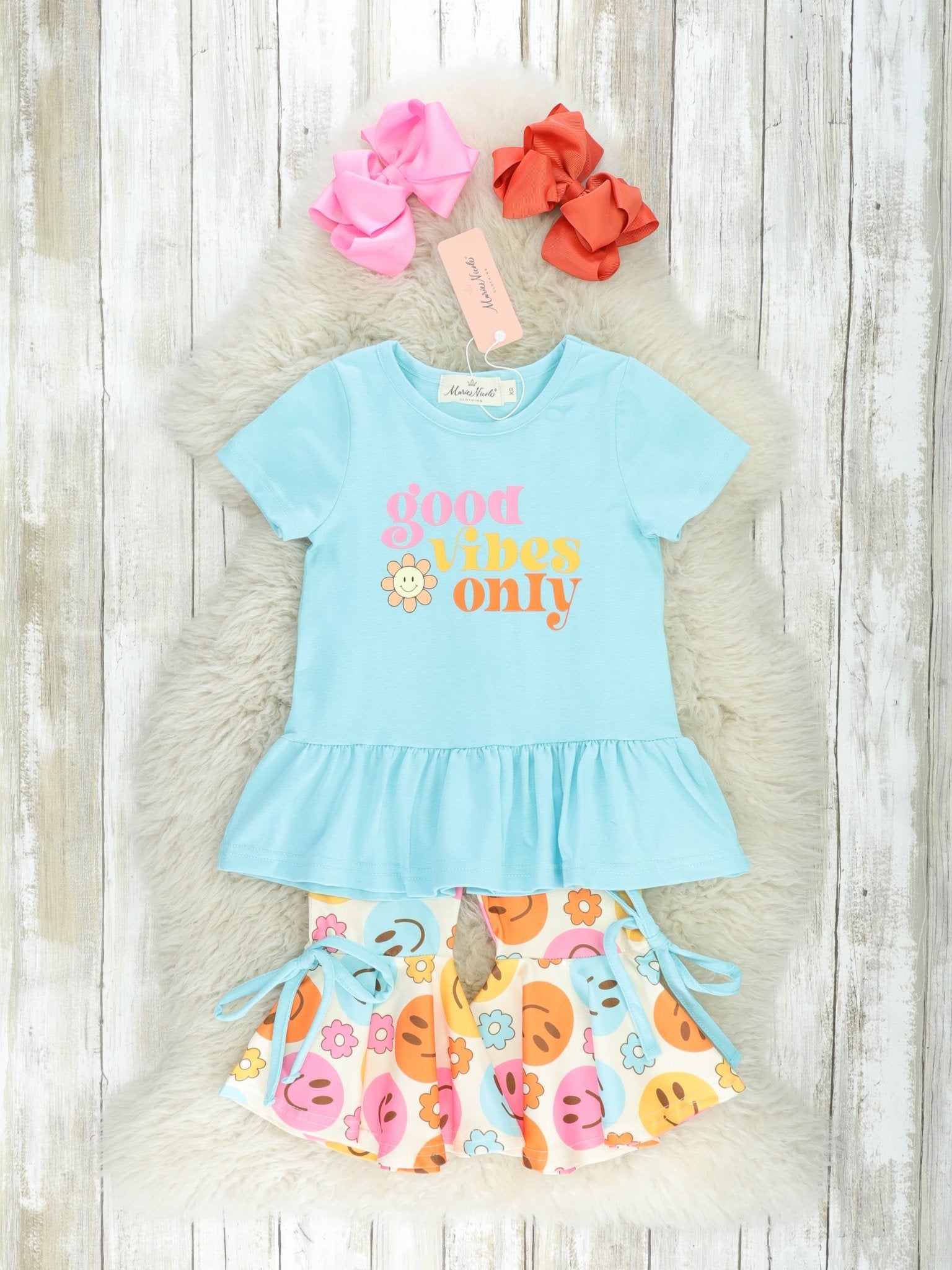 Smiley "Good Vibes Only" Outfit - Marie Nicole Clothing