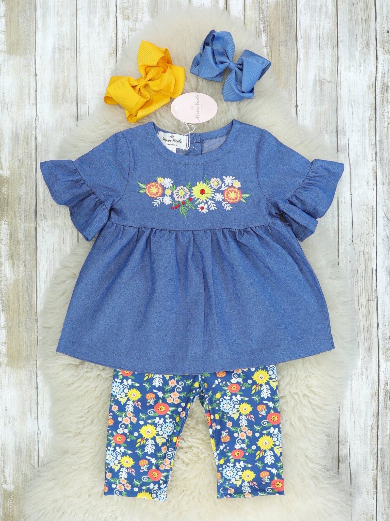 Chambray Floral Tunic & Capris Outfit - Marie Nicole Clothing